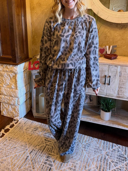 ⏰Hot Sale-Women's Cozy Leopard Print Two - Piece Set (Buy 2 Free Shipping)