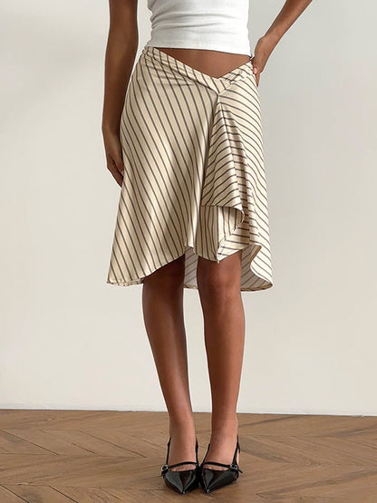 Irregular hemline, slimming, hip-concealing mid-length A-line skirt