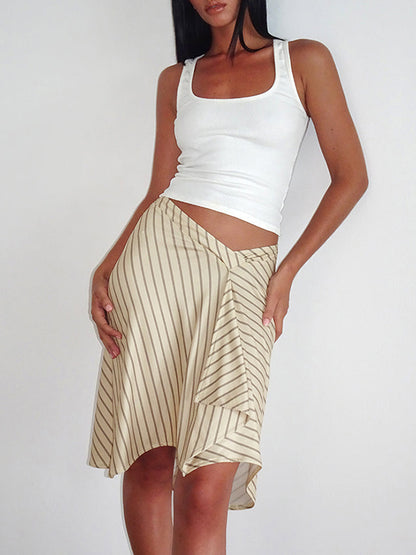 Irregular hemline, slimming, hip-concealing mid-length A-line skirt