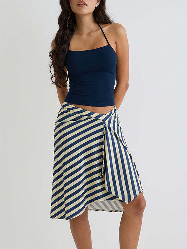 Irregular hemline, slimming, hip-concealing mid-length A-line skirt