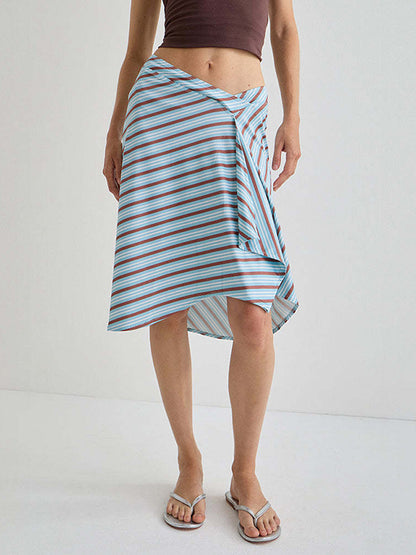 Irregular hemline, slimming, hip-concealing mid-length A-line skirt