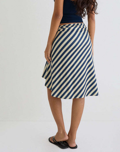 Irregular hemline, slimming, hip-concealing mid-length A-line skirt
