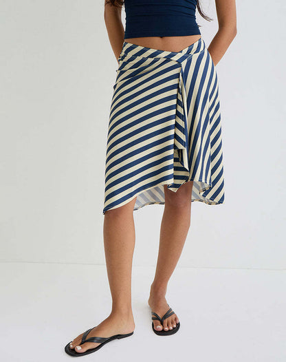 Irregular hemline, slimming, hip-concealing mid-length A-line skirt