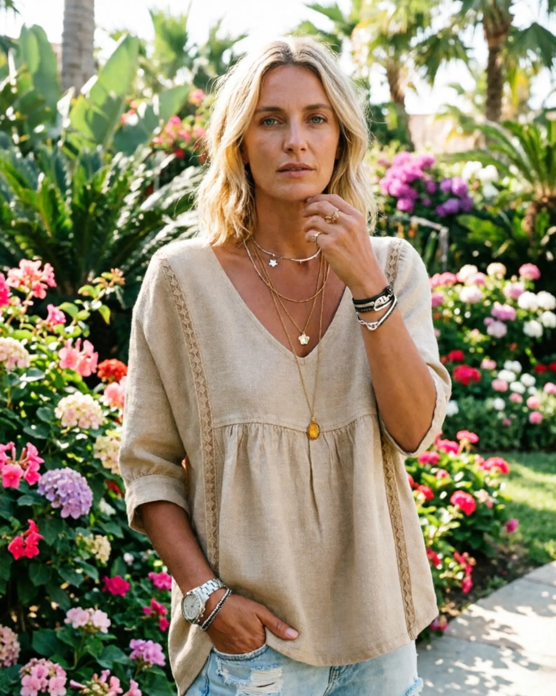 Women's fashionable loose-fitting three-quarter length puff sleeve V-neck lace shirt