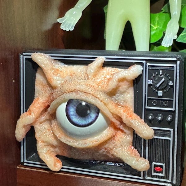 👁️Realistic and terrifying eyeball decorations📺Full Vision TV Big Eye TV Ornament