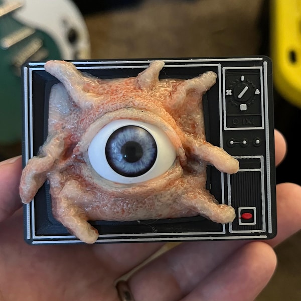 👁️Realistic and terrifying eyeball decorations📺Full Vision TV Big Eye TV Ornament