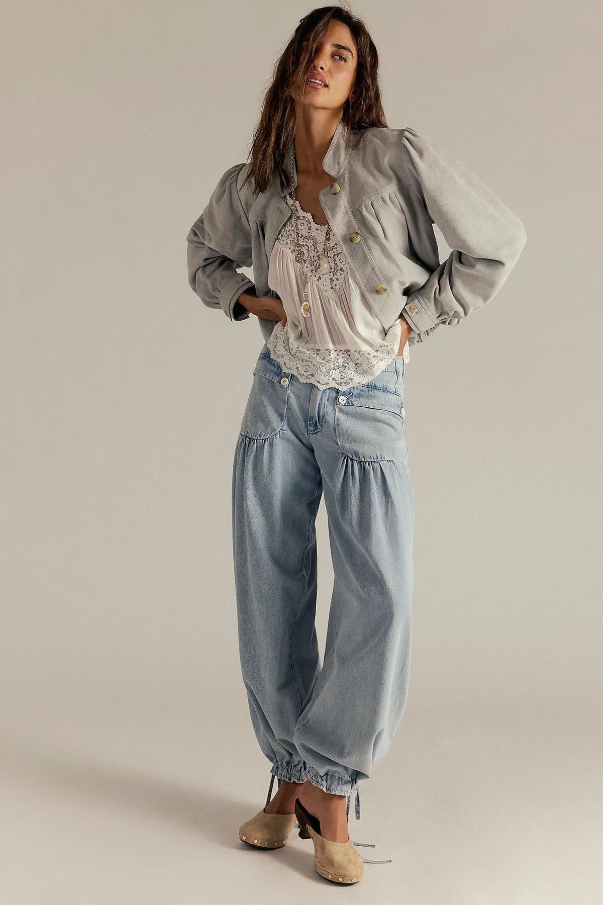 Retro mid-rise pleated loose-fitting tapered jeans