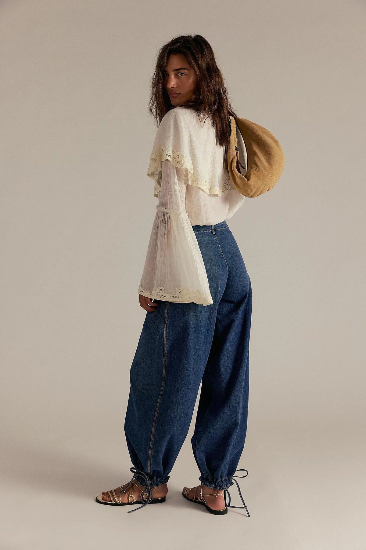 Retro mid-rise pleated loose-fitting tapered jeans