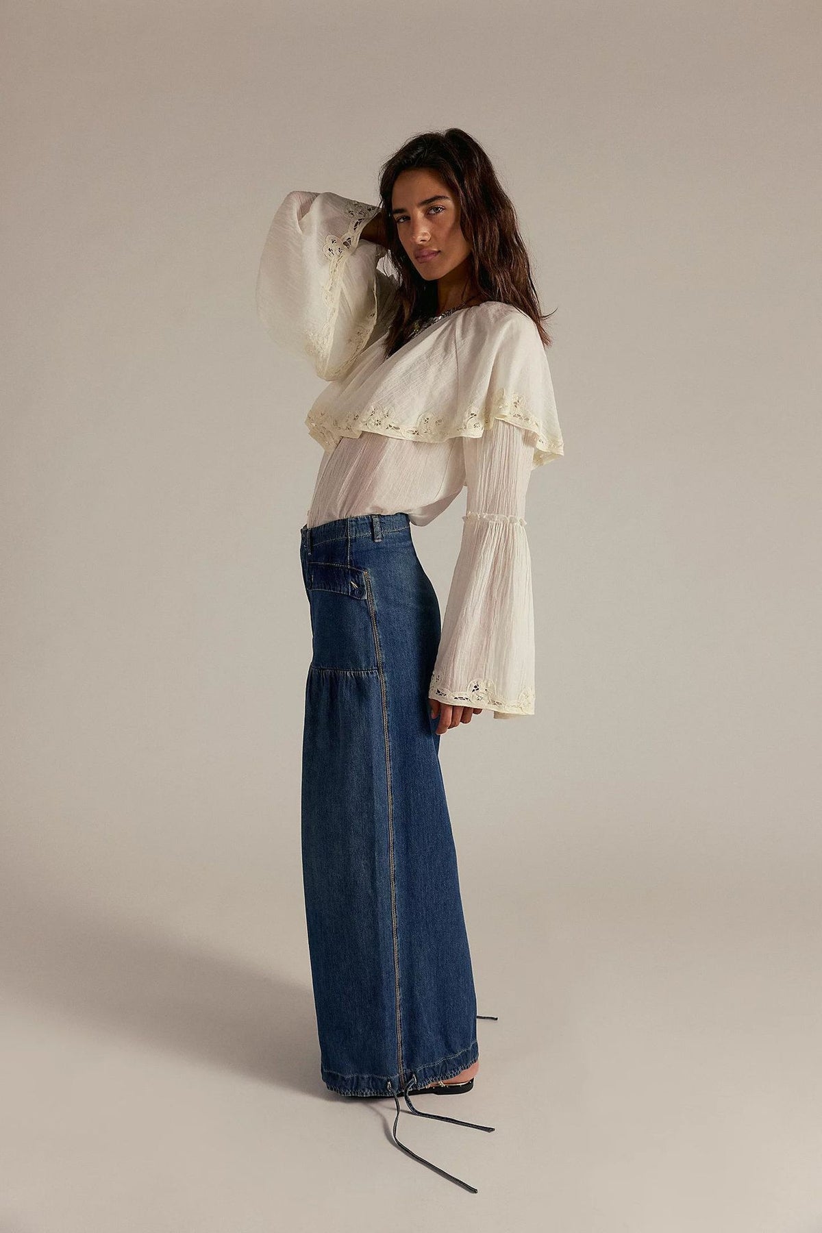 Retro mid-rise pleated loose-fitting tapered jeans