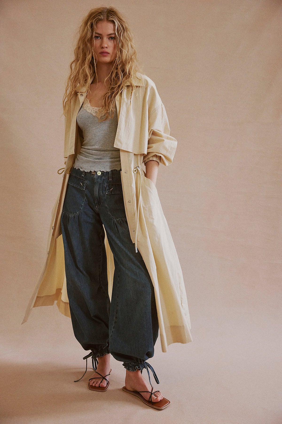 Retro mid-rise pleated loose-fitting tapered jeans