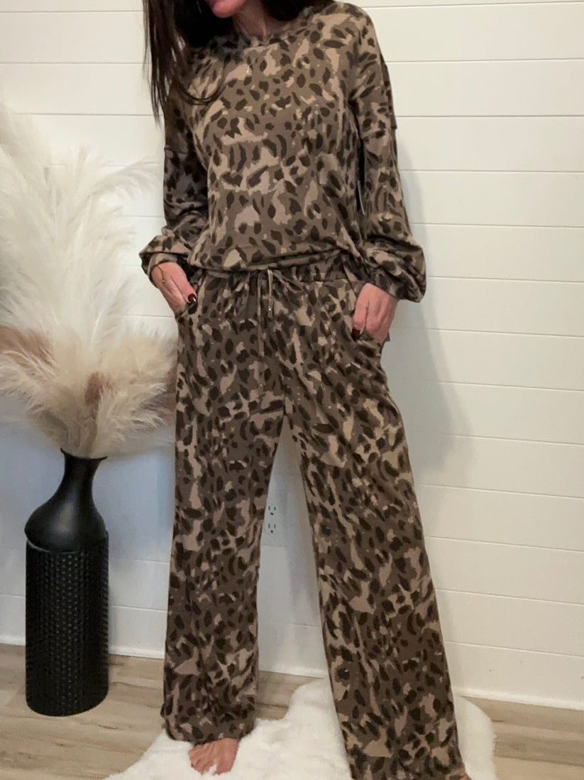 ⏰Hot Sale-Women's Cozy Leopard Print Two - Piece Set (Buy 2 Free Shipping)
