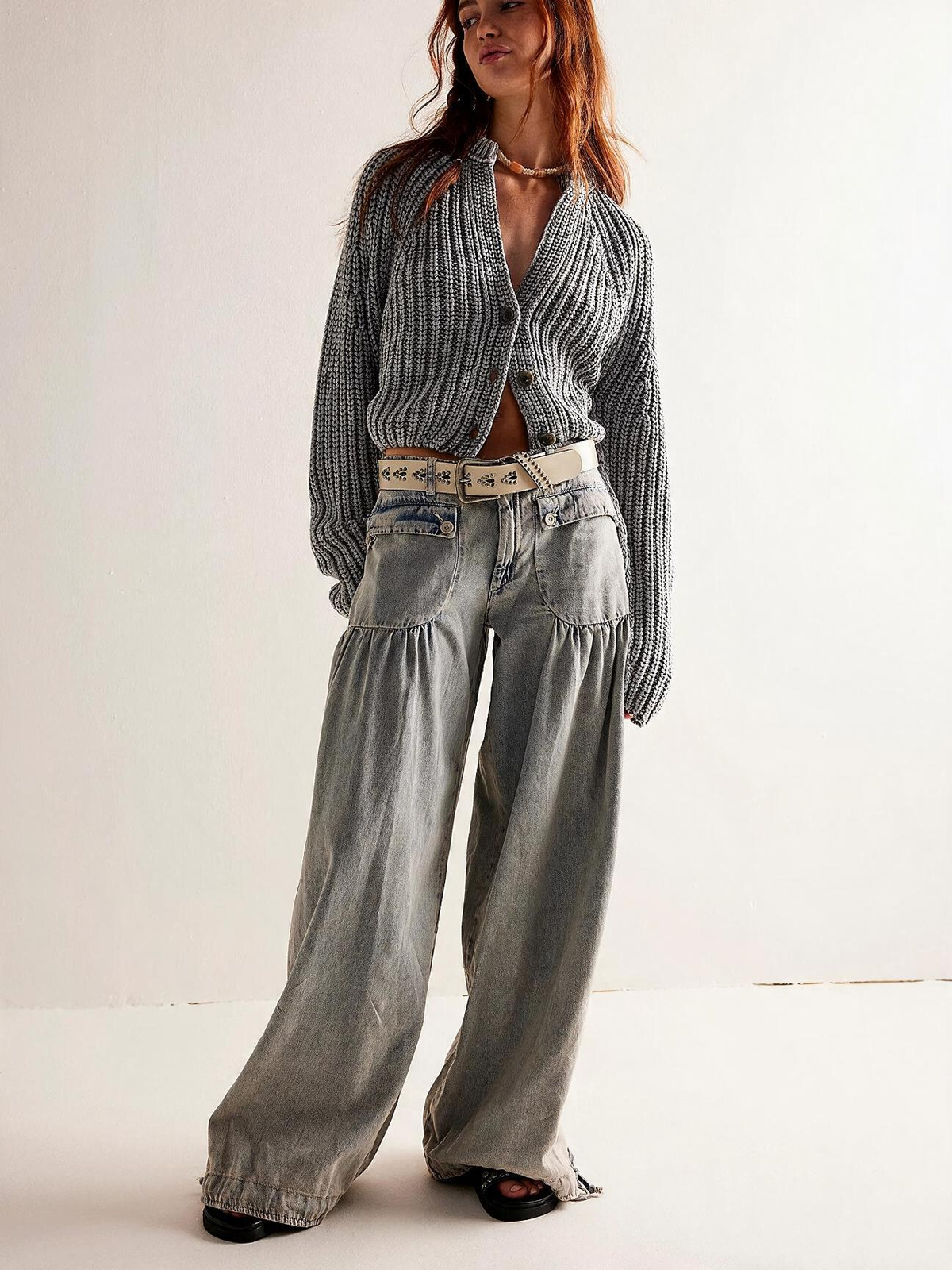 Retro mid-rise pleated loose-fitting tapered jeans